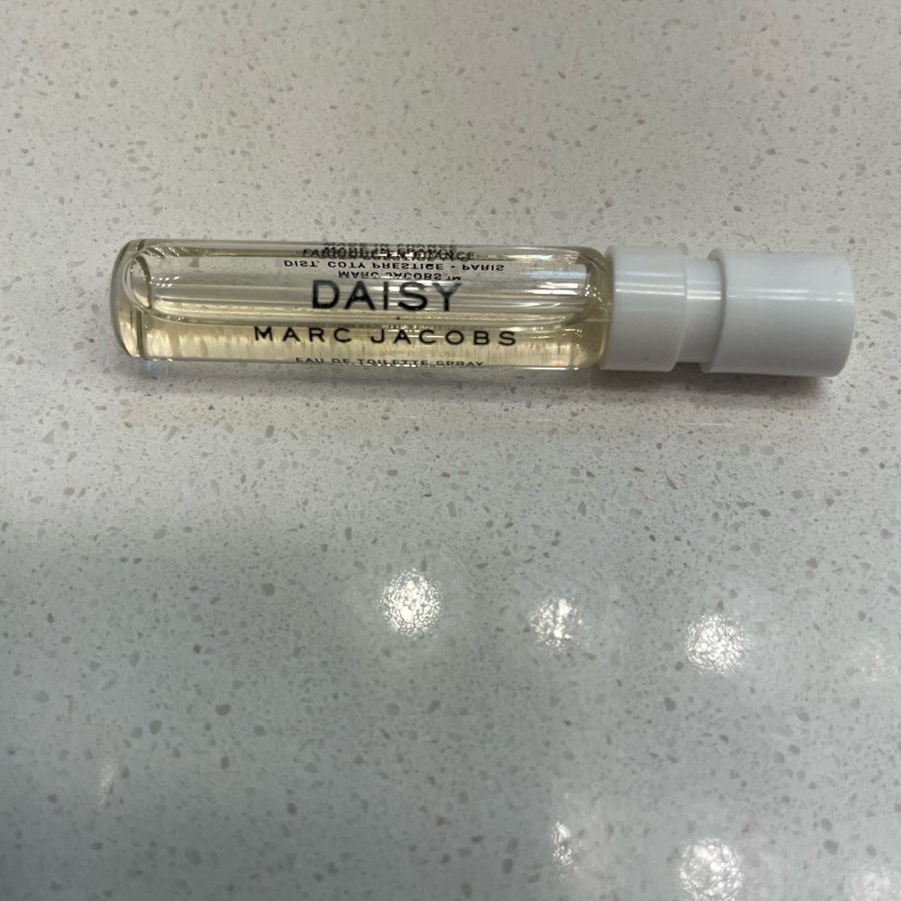 Sample of Marc Jacobs Daisy eau de toilette spray